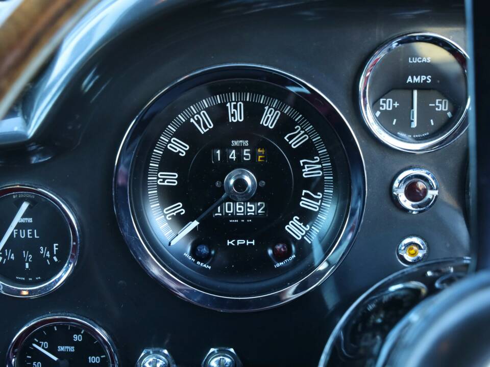 Bild 36/50 von Aston Martin DB 6 (1968)