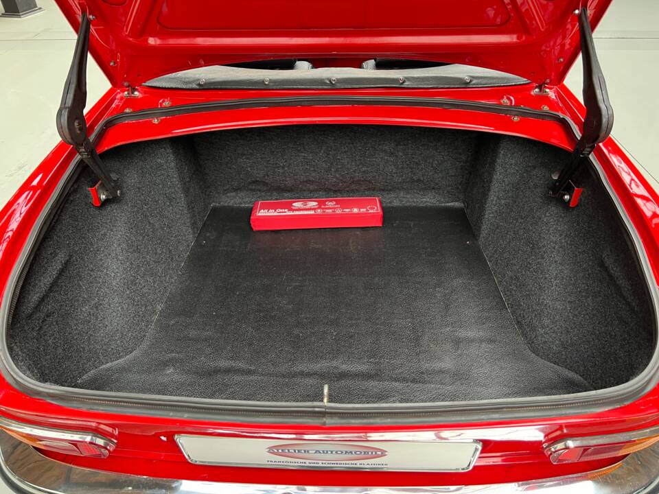 Image 21/39 of Peugeot 204 Convertible (1968)