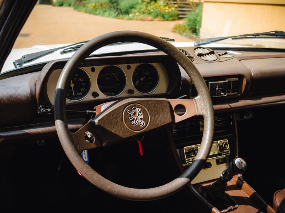 Image 9/33 of Peugeot 504 Coupé (1979)