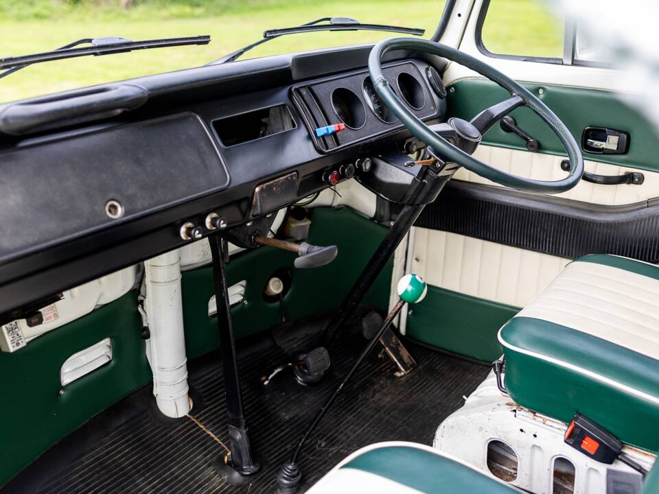 Image 43/50 of Volkswagen T2 Brasil Camper (1972)