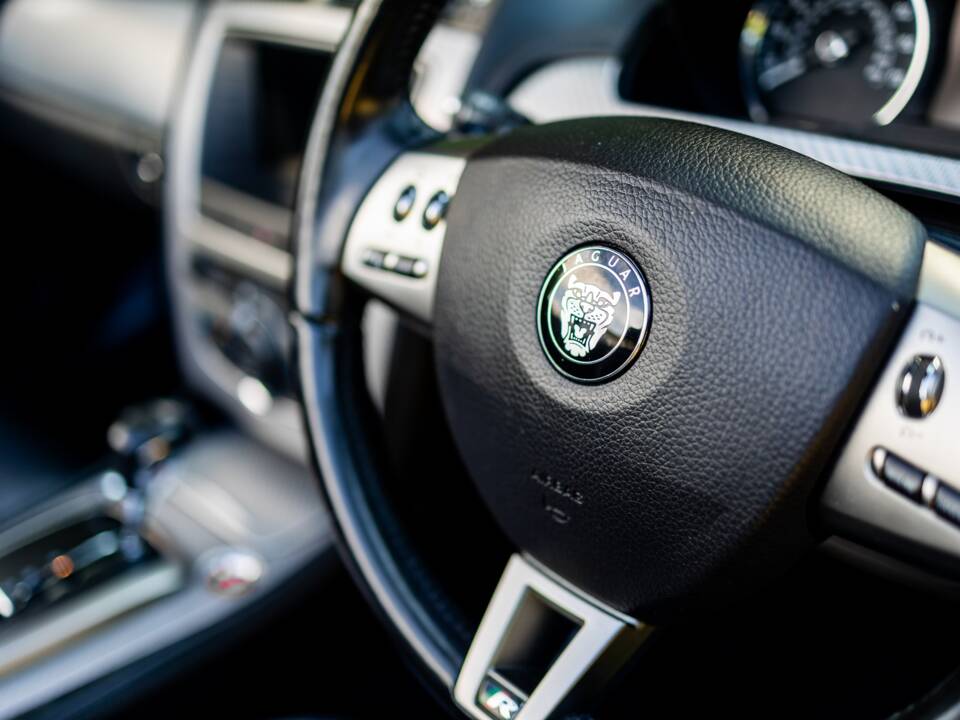 Image 27/50 de Jaguar XKR (2007)