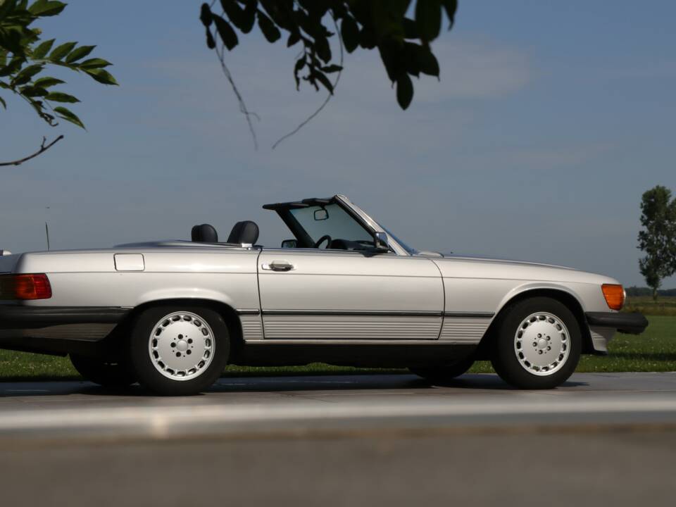Image 11/50 de Mercedes-Benz 560 SL (1988)
