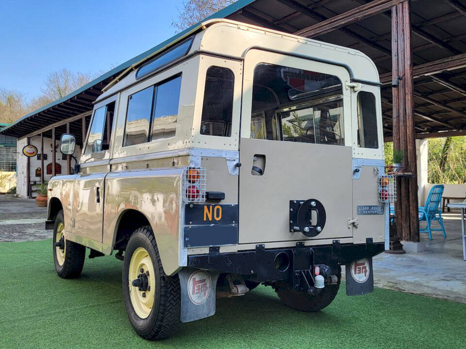 Bild 13/39 von Land Rover 88 (1981)