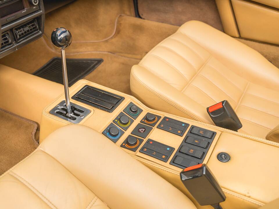 Afbeelding 12/32 van Ferrari 328 GTS (1985)