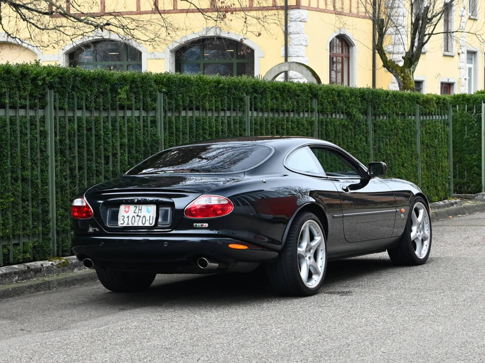 Image 6/51 of Jaguar XKR (2003)