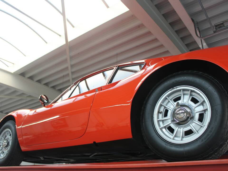Image 19/50 de Ferrari Dino 246 GT (1970)