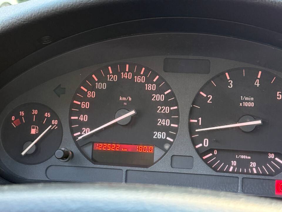 Immagine 6/6 di BMW 325i (1994)