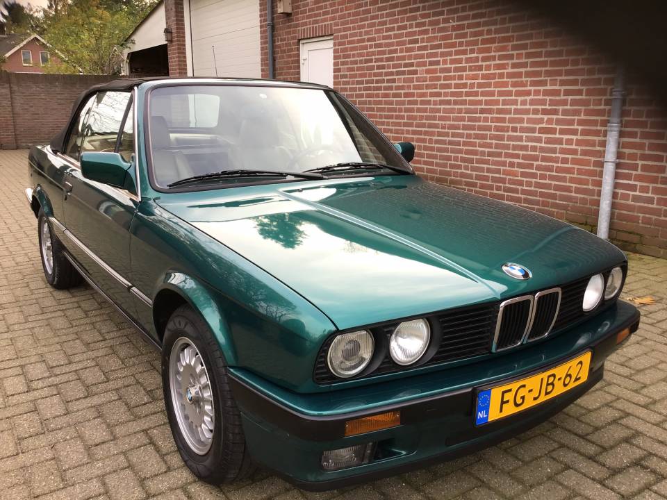 Image 4/20 de BMW 320i (1992)