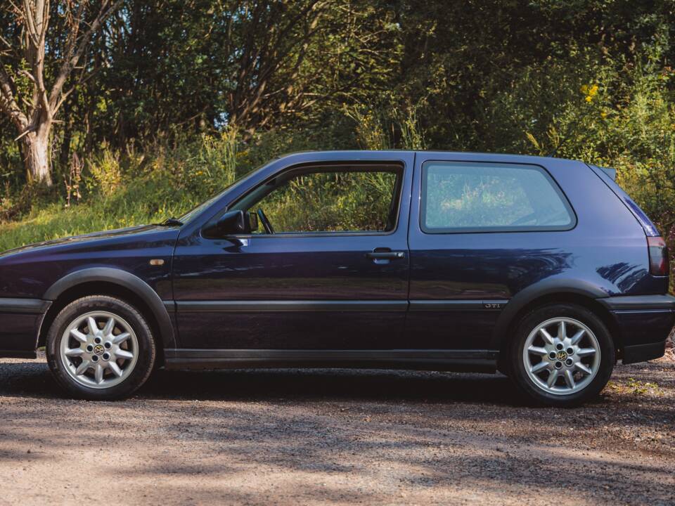 Image 2/39 of Volkswagen Golf IV 1.8T GTI (1998)