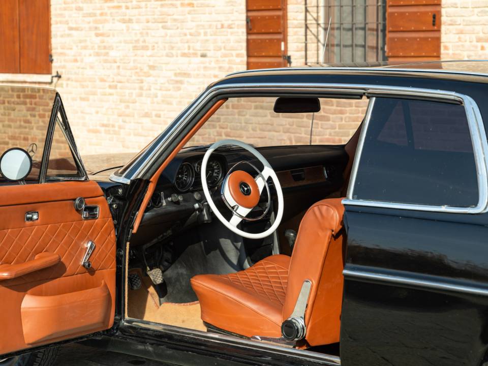 Immagine 35/46 di Mercedes-Benz 250 CE (1970)