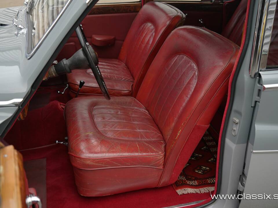 Image 14/25 of Jaguar Mk VIII (1958)