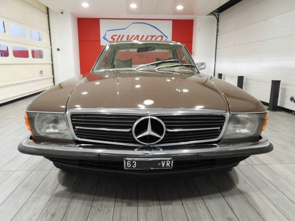 Immagine 2/15 di Mercedes-Benz 350 SLC (1976)