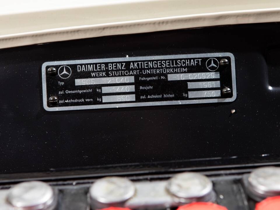 Image 26/28 of Mercedes-Benz 190 SL (1961)