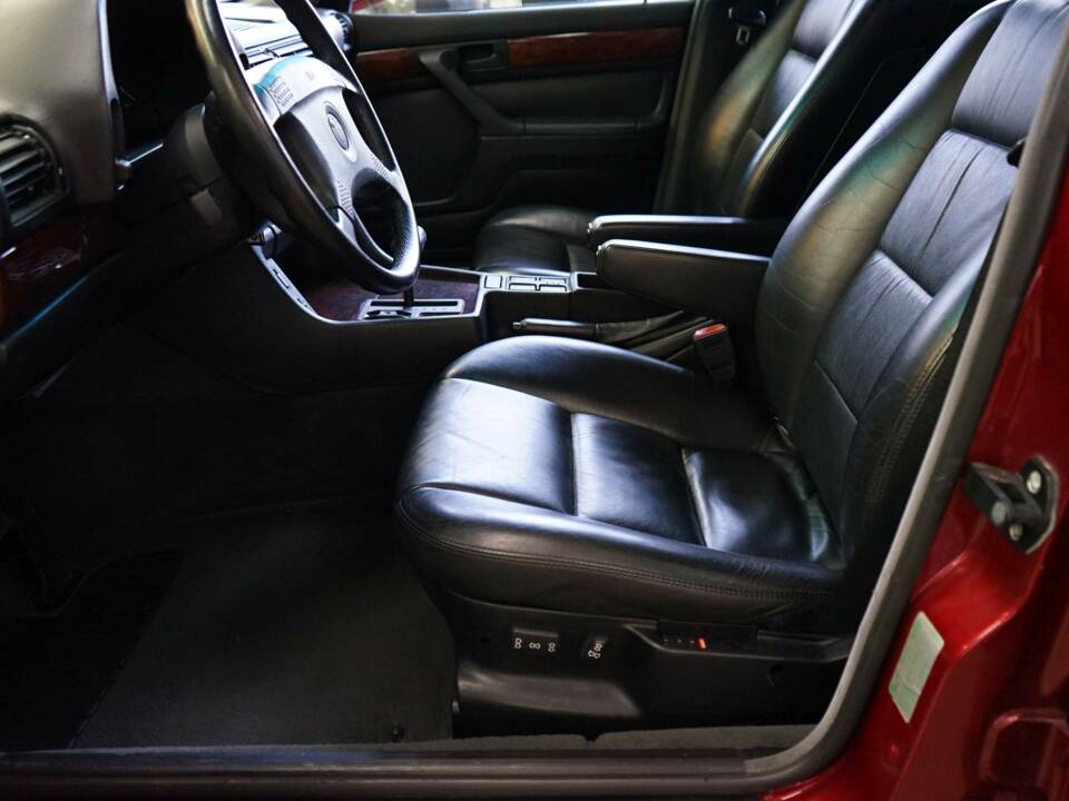Bild 27/33 von BMW 750i (1991)