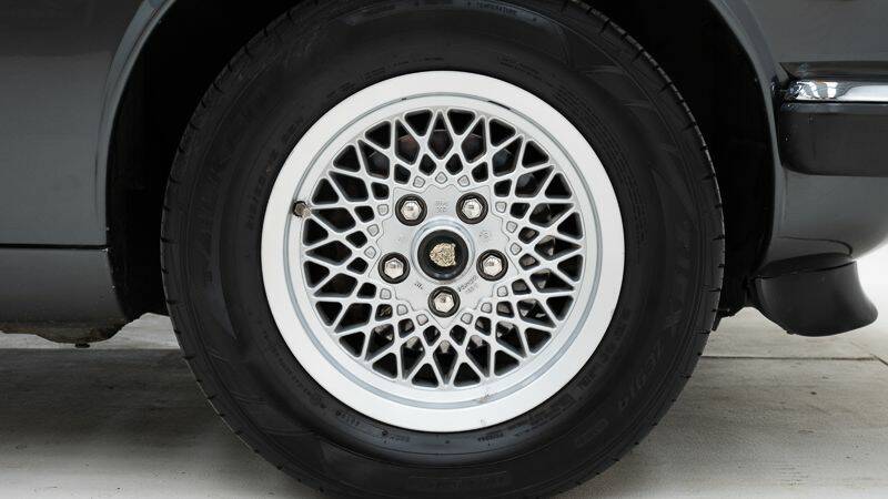 Image 11/15 of Jaguar XJS 5.3 V12 (1990)