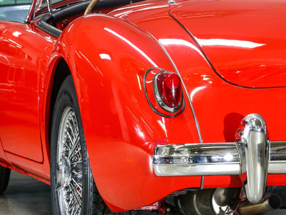Image 7/24 of MG MGA 1500 (1959)