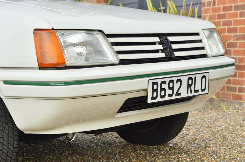 Image 18/35 of Peugeot 205 (1985)