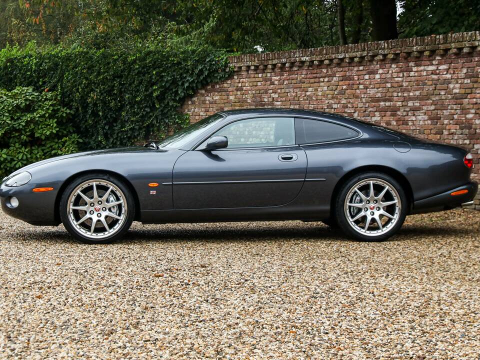 Immagine 12/50 di Jaguar XK8 4.0 (2002)