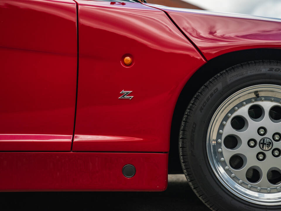 Image 41/45 of Alfa Romeo SZ (1991)