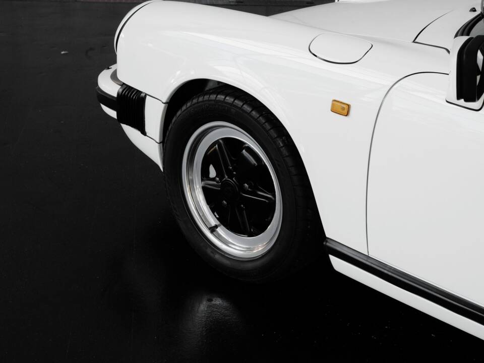 Image 43/46 de Porsche 911 Carrera 3.2 (1984)
