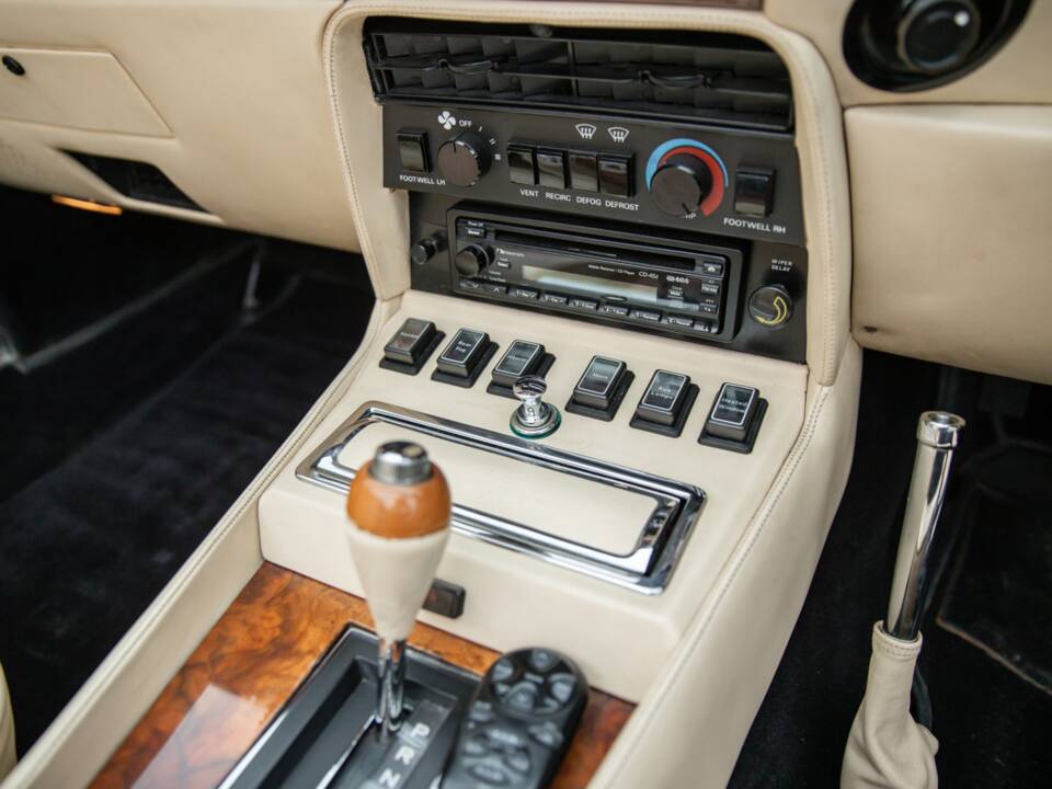 Bild 7/59 von Aston Martin V8 EFi Volante (1988)