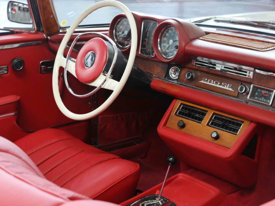 Image 30/50 of Mercedes-Benz 280 SE 3,5 (1969)