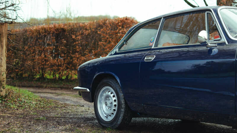 Image 25/50 of Alfa Romeo Giulia 1600 GT Junior (1977)