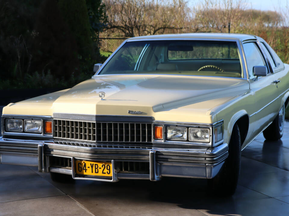 Image 7/50 of Cadillac Coupe DeVille (1977)