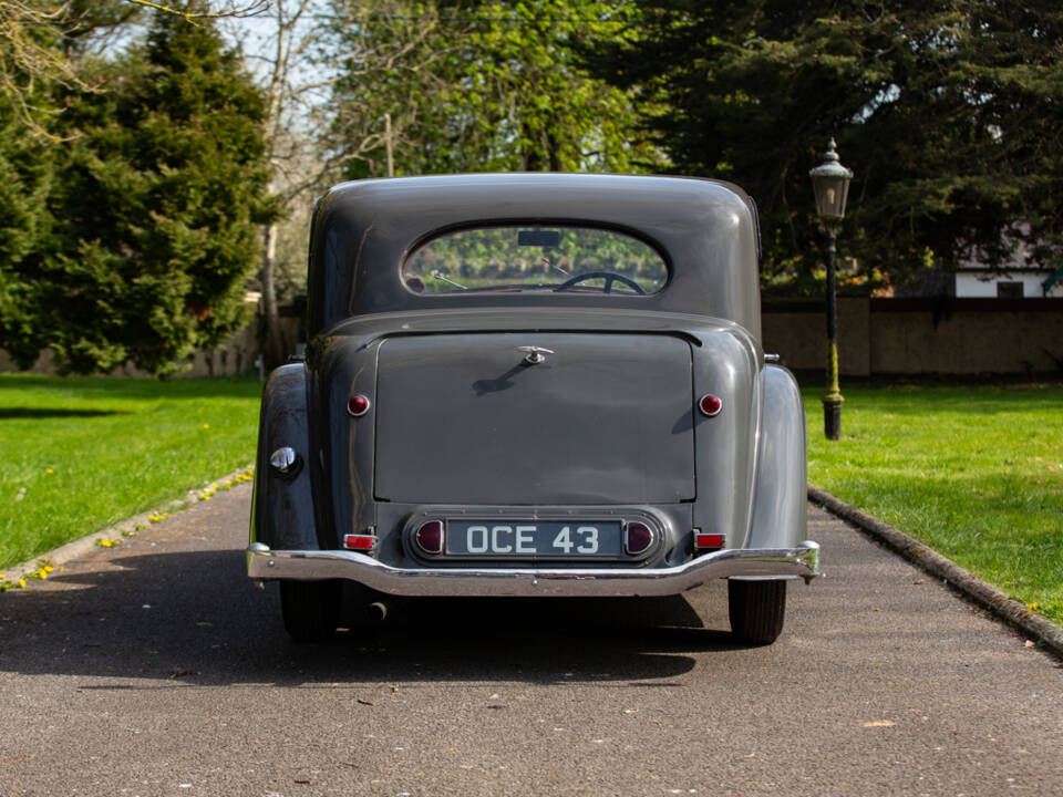 Image 8/44 of Alvis 4.3 Liter Saloon (1938)