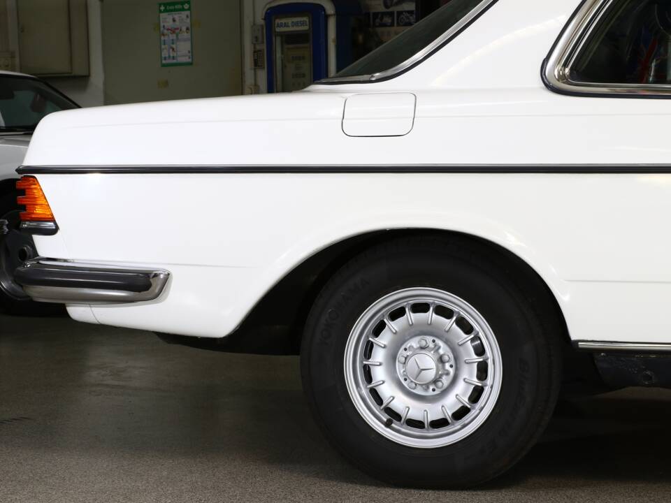 Image 8/25 of Mercedes-Benz 280 CE (1977)