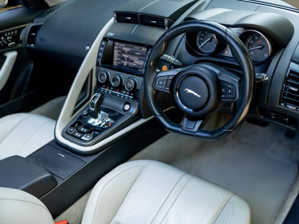 Immagine 10/17 di Jaguar F-Type S (2013)