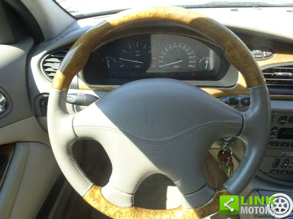 Imagen 11/39 de Jaguar S-Type 3.0 V6 (2000)