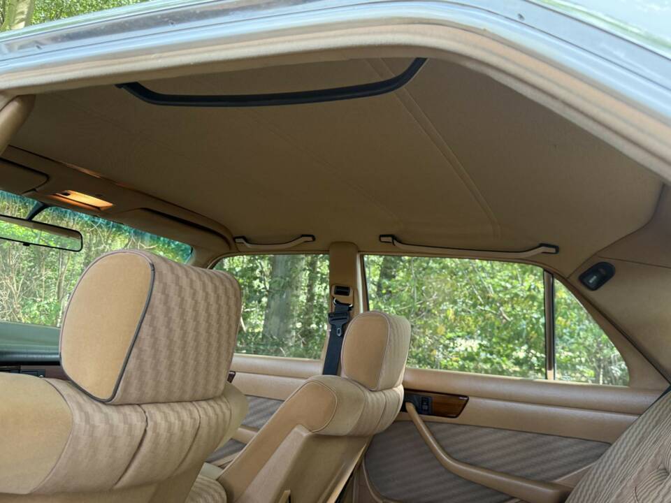 Immagine 13/20 di Mercedes-Benz 280 SE (1983)