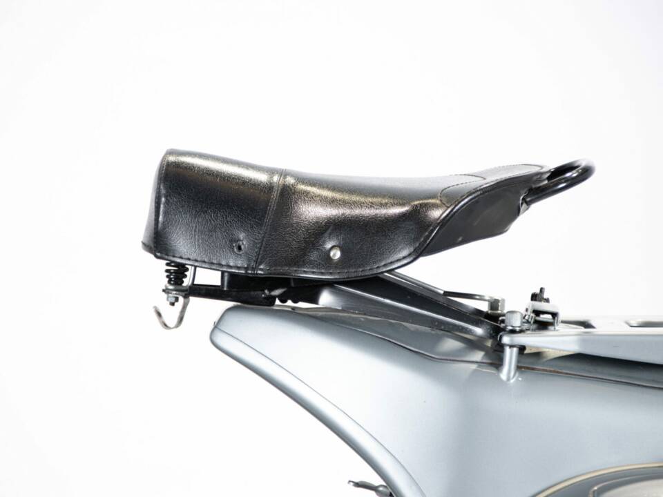 Image 18/45 of Piaggio Vespa 150 (1958)