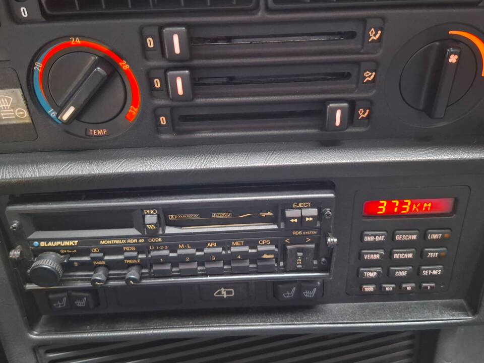 Image 23/33 of BMW M 635 CSi (1987)