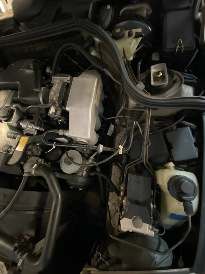 Bild 32/33 von Mercedes-Benz E 200 T (1994)