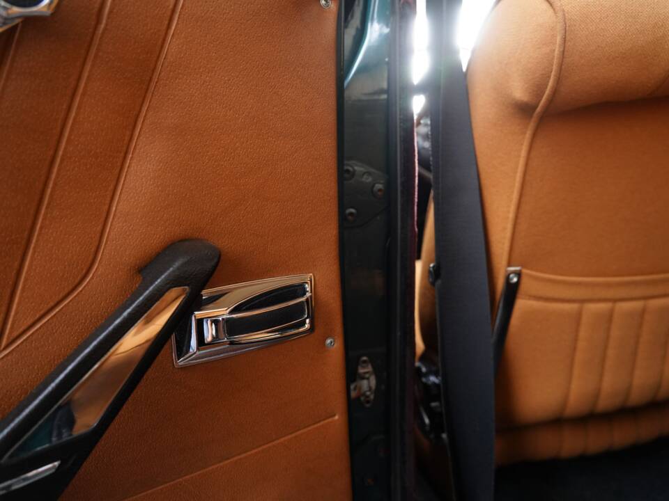 Image 31/83 of Alfa Romeo 1750 Berlina (1970)