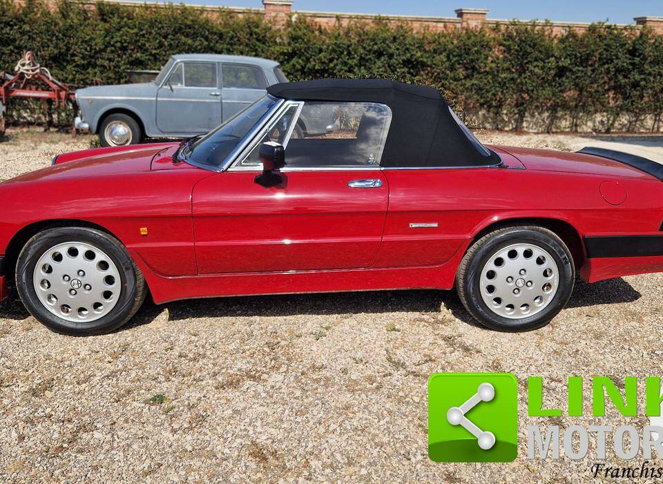 Immagine 5/10 di Alfa Romeo 2.0 Spider (1988)