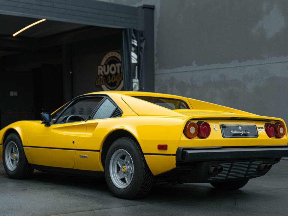 Immagine 8/50 di Ferrari 308 GTBi (1981)