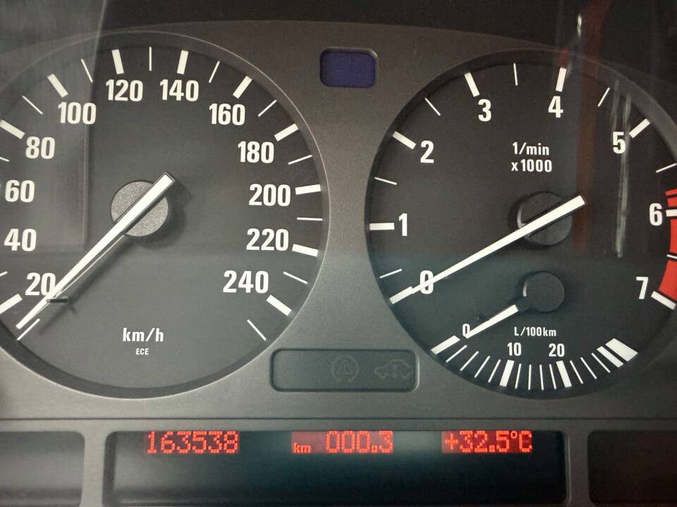 Bild 19/25 von BMW 540i (1998)