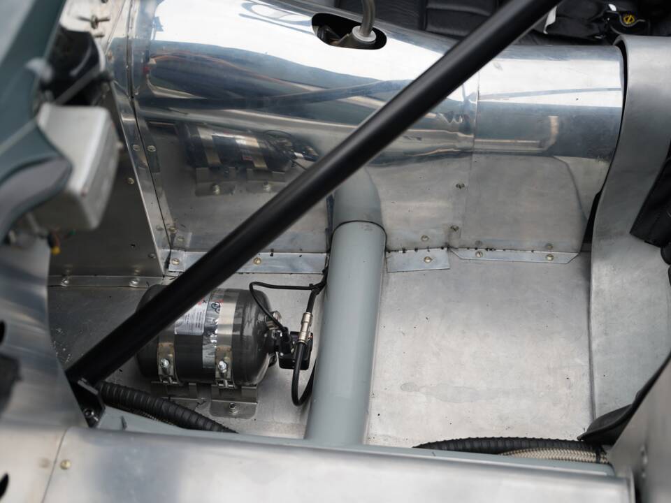 Image 20/50 of Lister Knobbly (1959)