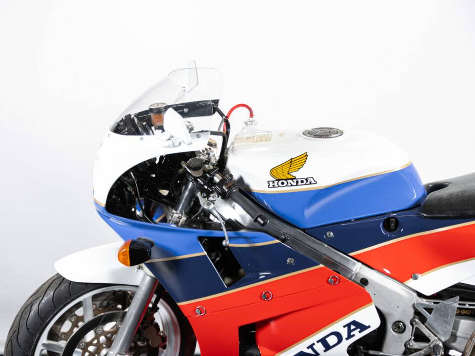 Immagine 20/48 di Honda VFR 750R RC 30 (1988)