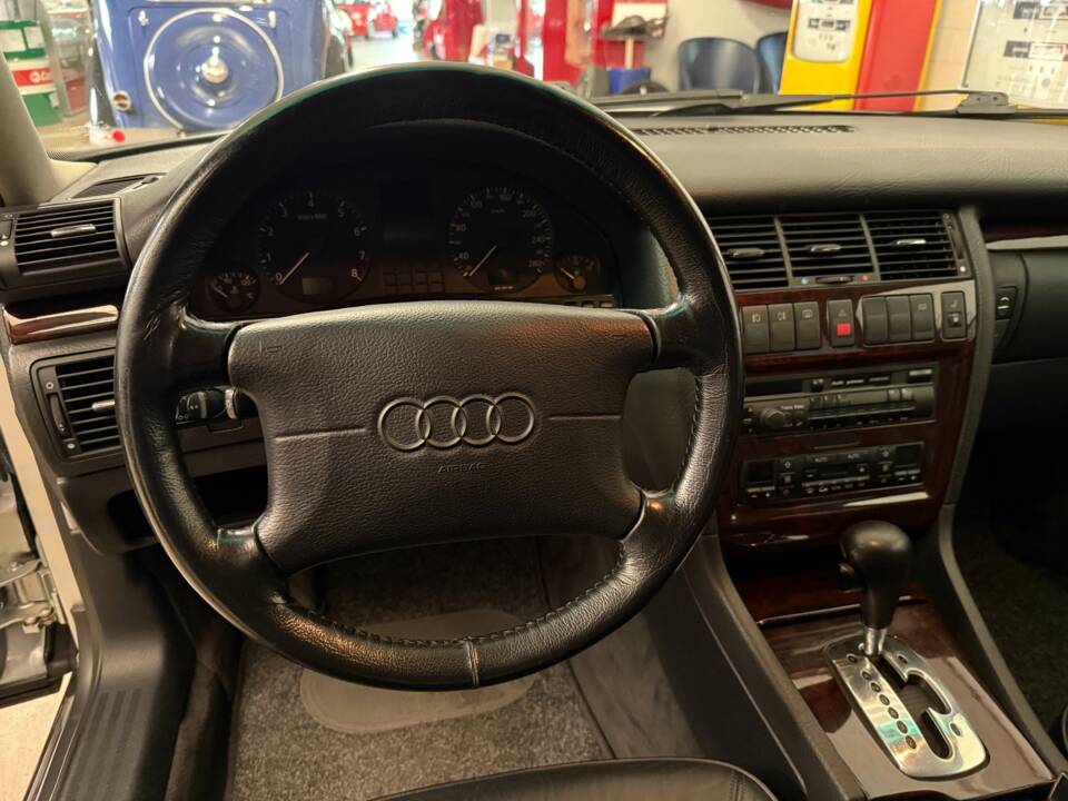 Immagine 8/17 di Audi A8 3.7 (1995)