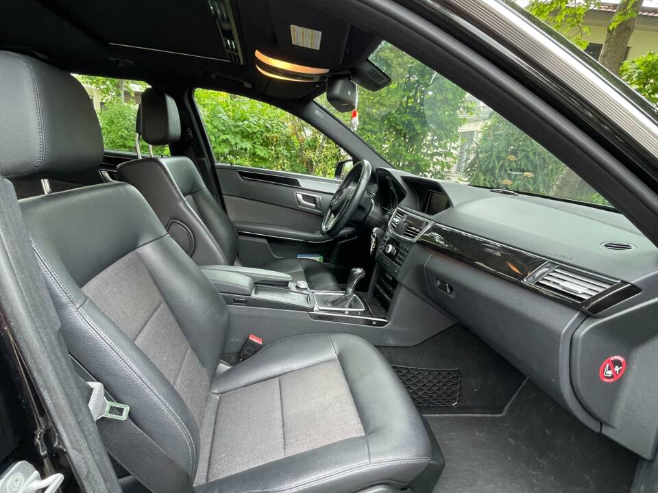Bild 10/16 von Mercedes-Benz E 200 Kompressor T (2011)