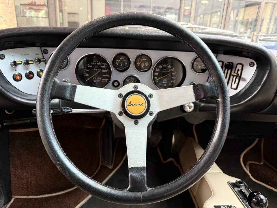 Bild 10/21 von Ferrari Dino 308 GT4 (1975)