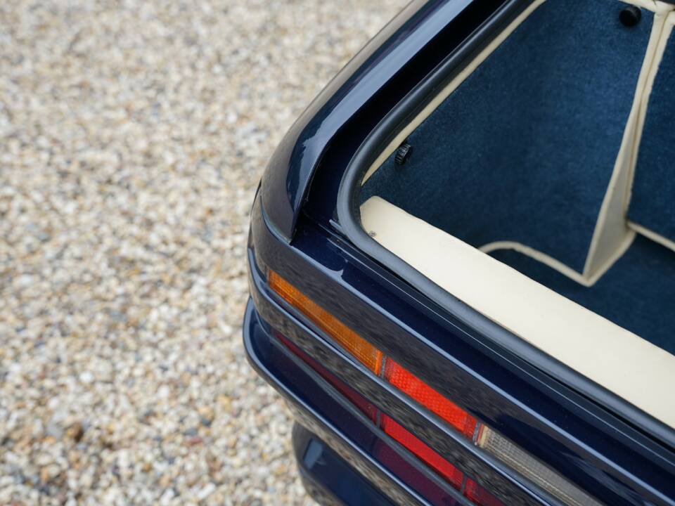 Bild 24/50 von Aston Martin V8 Zagato Vantage Volante (1990)