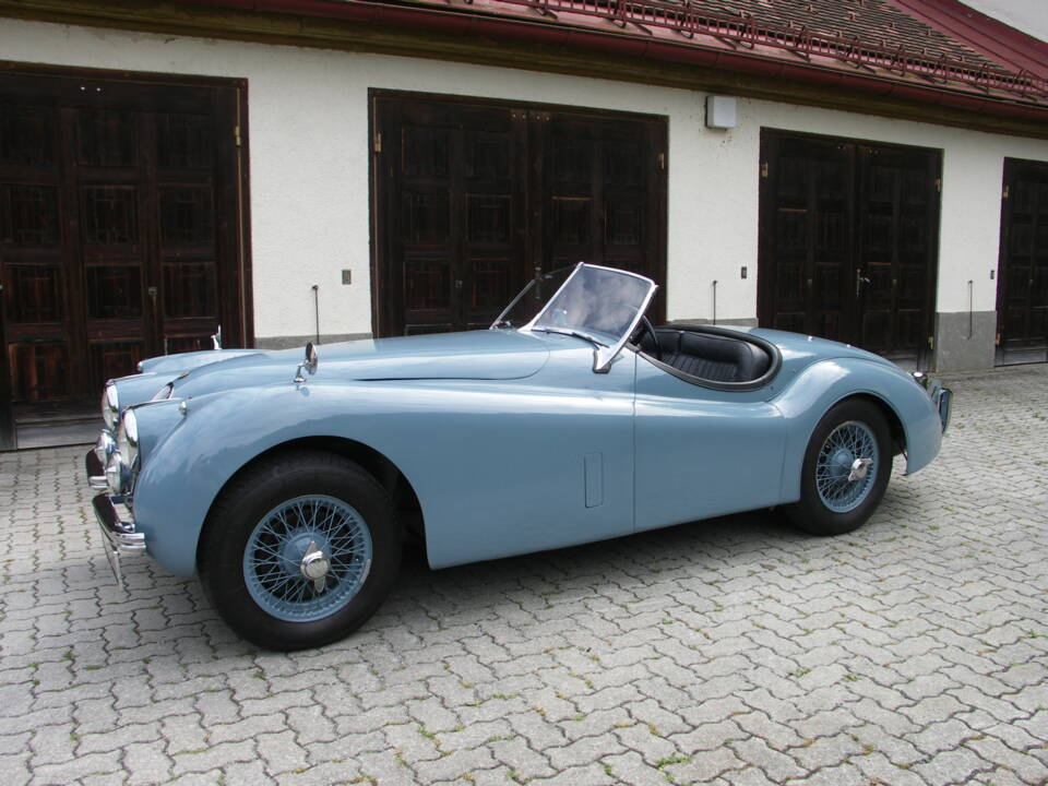 Immagine 46/54 di Jaguar XK 120 SE OTS (1953)