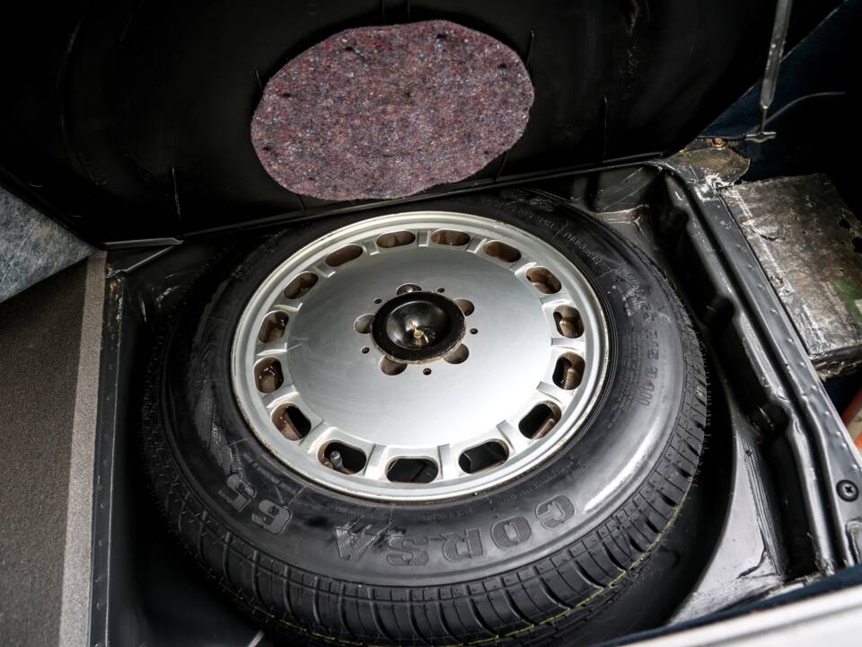 Image 21/43 of Mercedes-Benz 300 SL (1989)