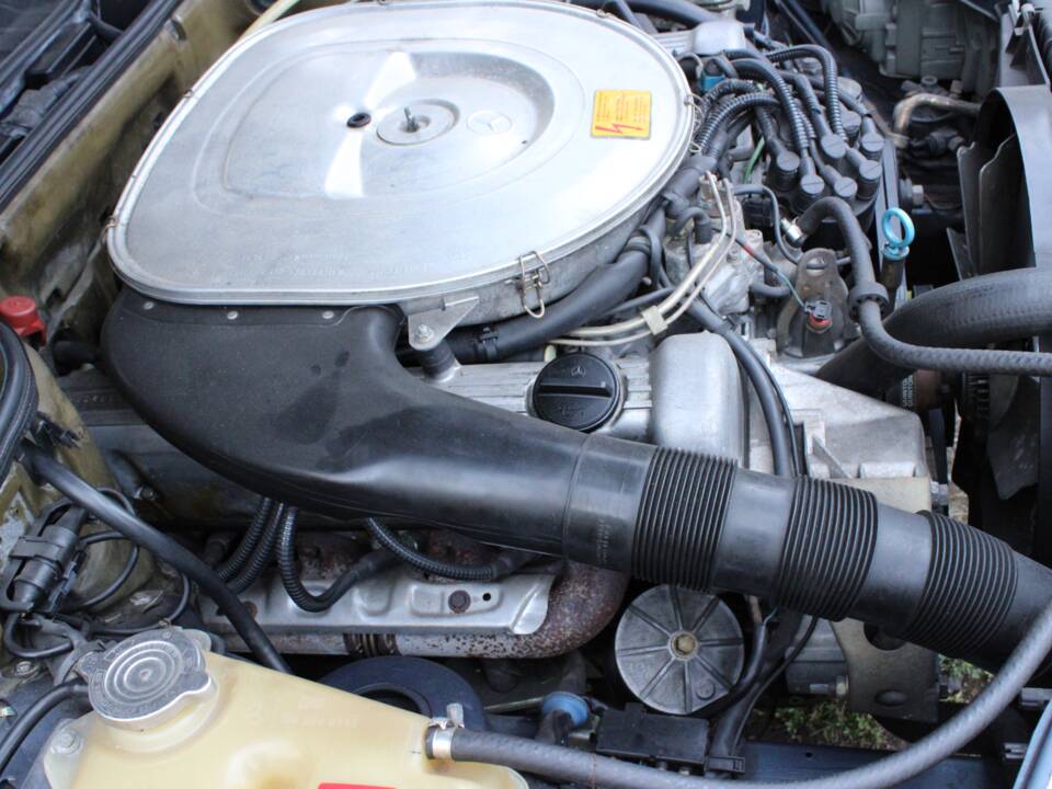 Image 20/70 of Mercedes-Benz 500 SE (1984)