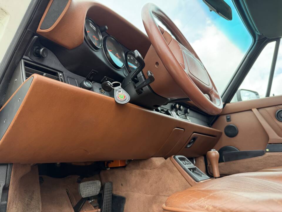 Image 17/62 of Porsche 911 Carrera 2 (1990)